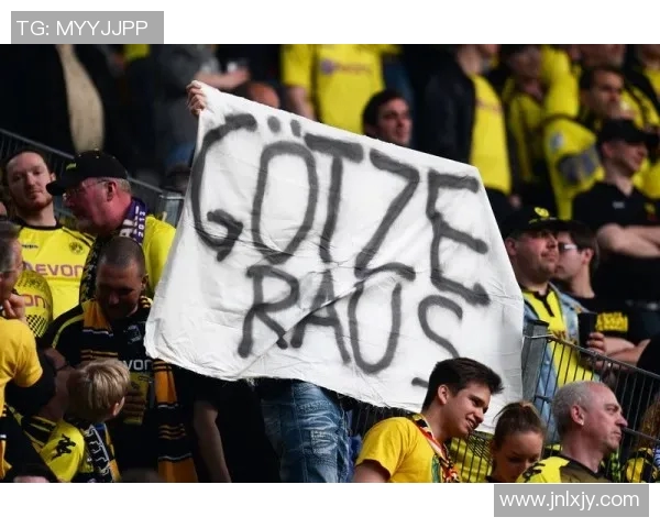 今日足球新闻聚焦全球赛事动态球员转会与战术分析精彩不断