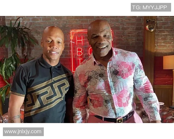 帕奎奥与泰森的巅峰对决谁能称霸拳坛历史的传奇之战